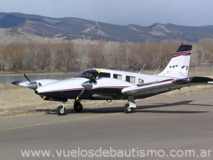 vuelos charter en Buenos Aires piper seneca avion bimotor para traslados ejecutivos