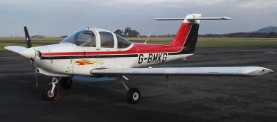 piper PA 38 plataforma aeropuerto