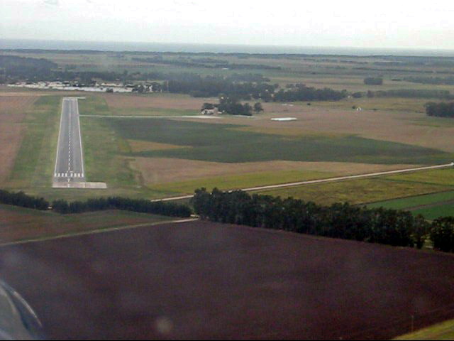 aterrizando en vuelo privado en aeropuerto de miramar